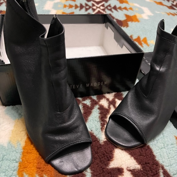 Steve Madden peep toe booties - Picture 2 of 4
